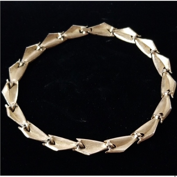 Vintage Signed TRIFARI Goldtone Choker Necklace - Picture 6 of 8